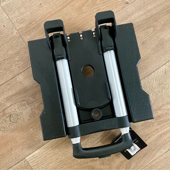 Amazing high quality pet carrier designer and luxury look. Gorgeous Cognac brown - Picture 15 of 17